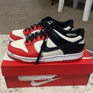Nike Dunk Low Chicago’s